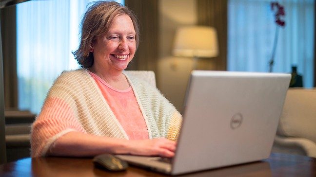 Cervical cancer survivor Jenn Myers participates in a virtual cancer support group.