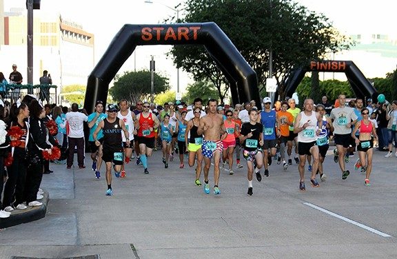 Sprint for Life participants on the course, running at the starting line