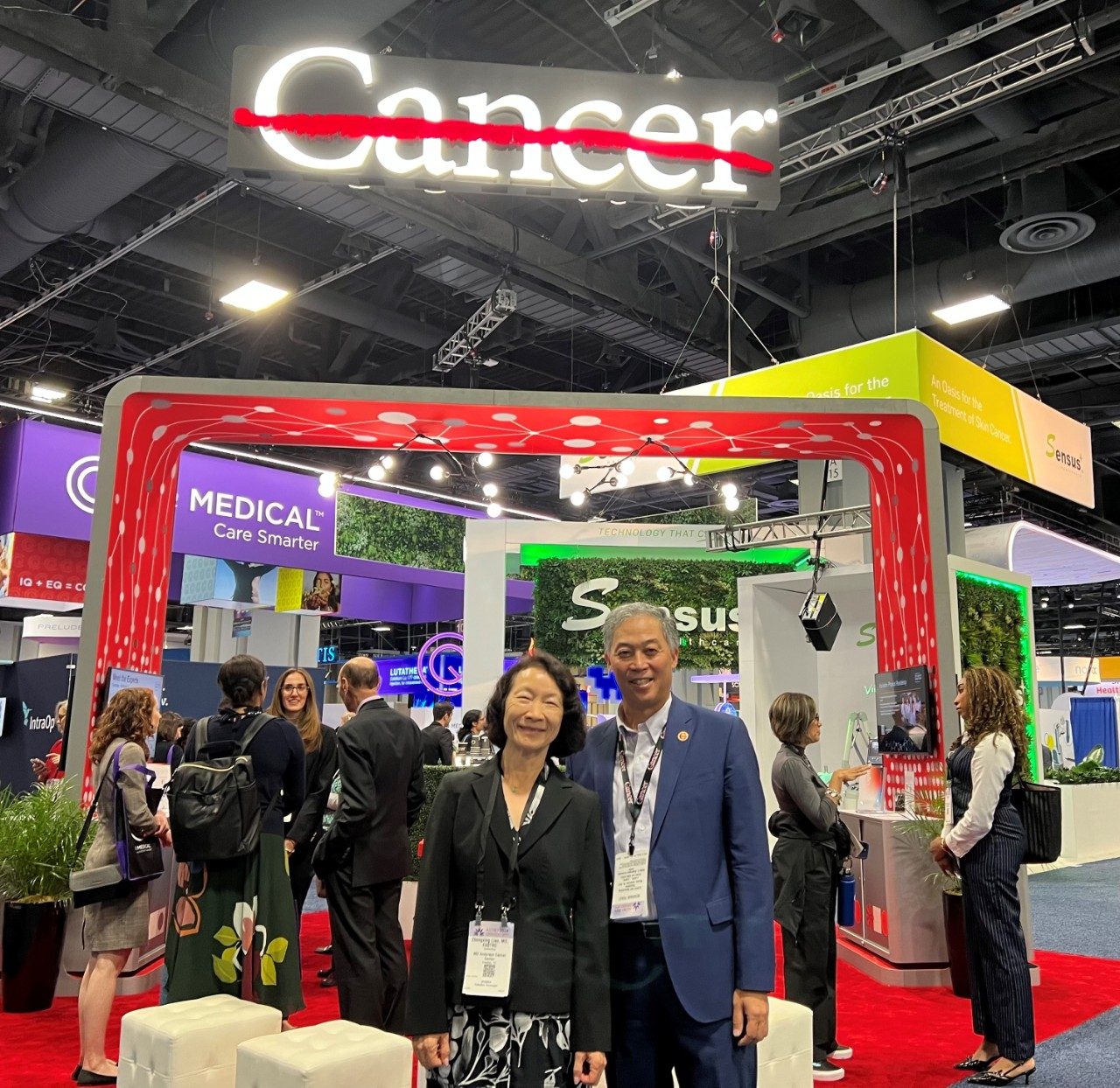 Dr. Albert Koong and Dr. Zhongxing Liao  at the 2024 ASTRO Annual Meeting.